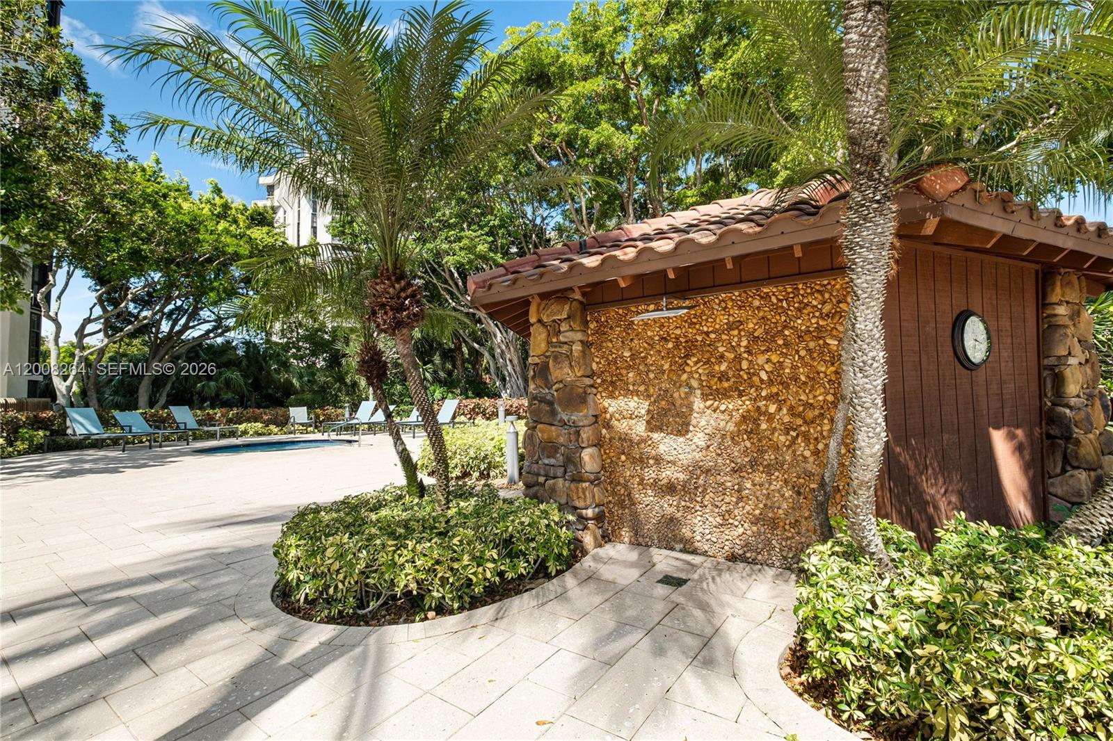 TOWERS OF QUAYSIDE CONDO - Residential