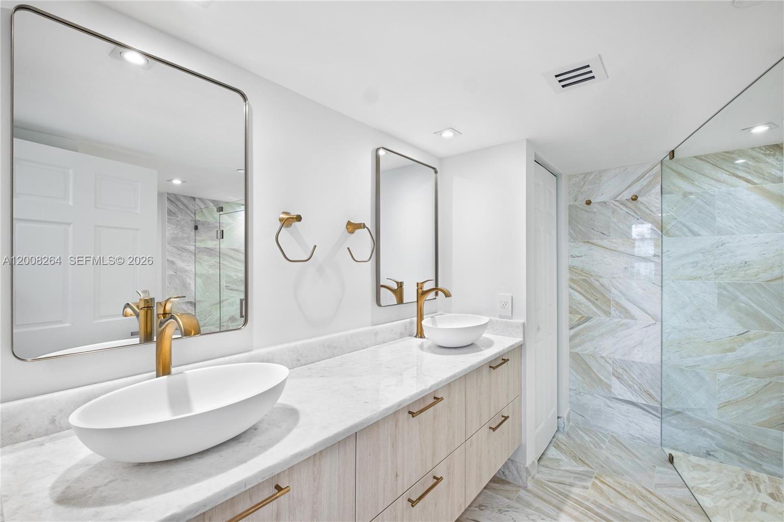 TOWERS OF QUAYSIDE CONDO - Residential