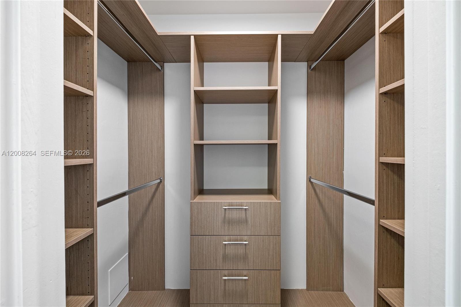 TOWERS OF QUAYSIDE CONDO - Residential