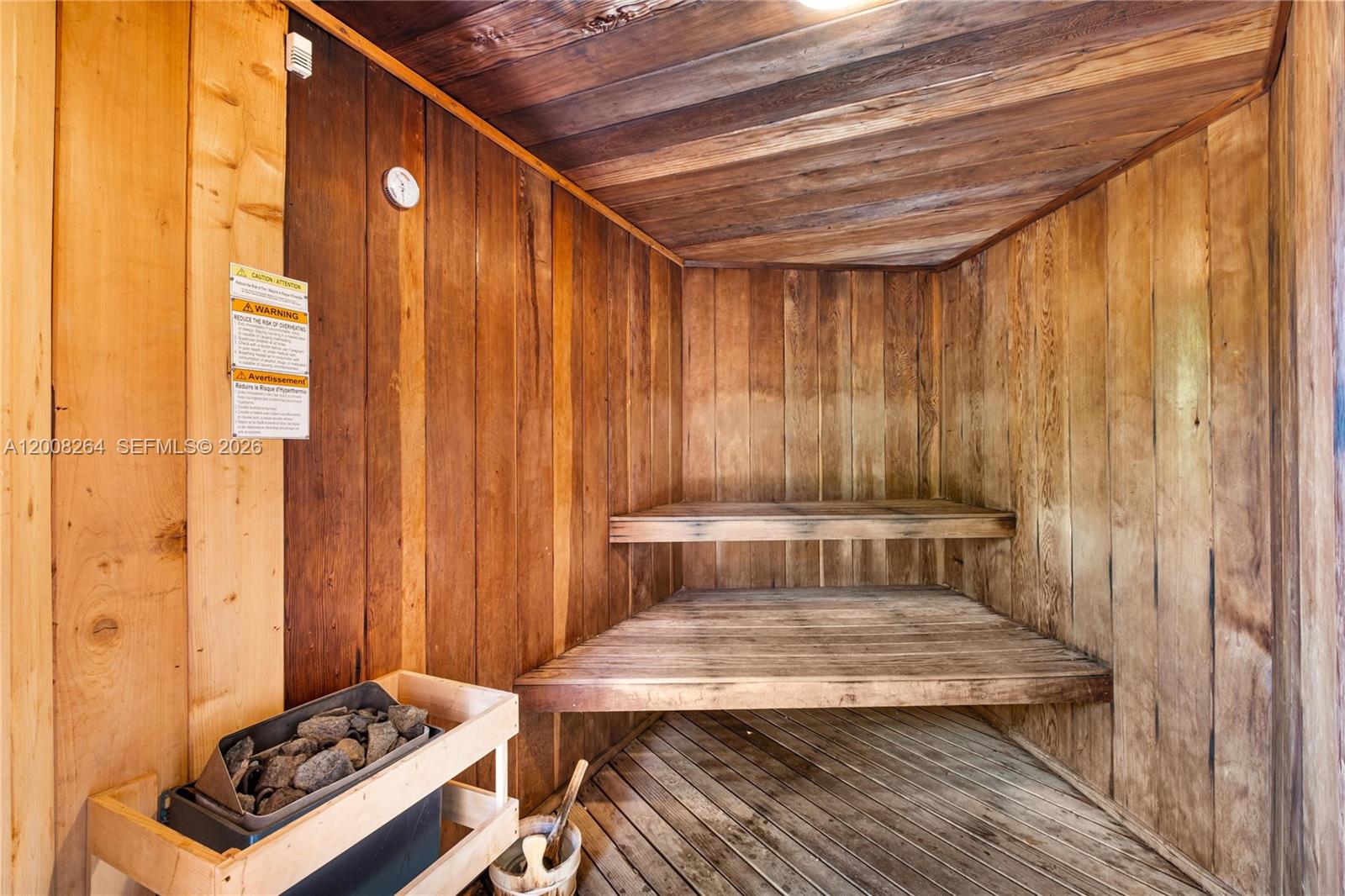 TOWERS OF QUAYSIDE CONDO - Residential