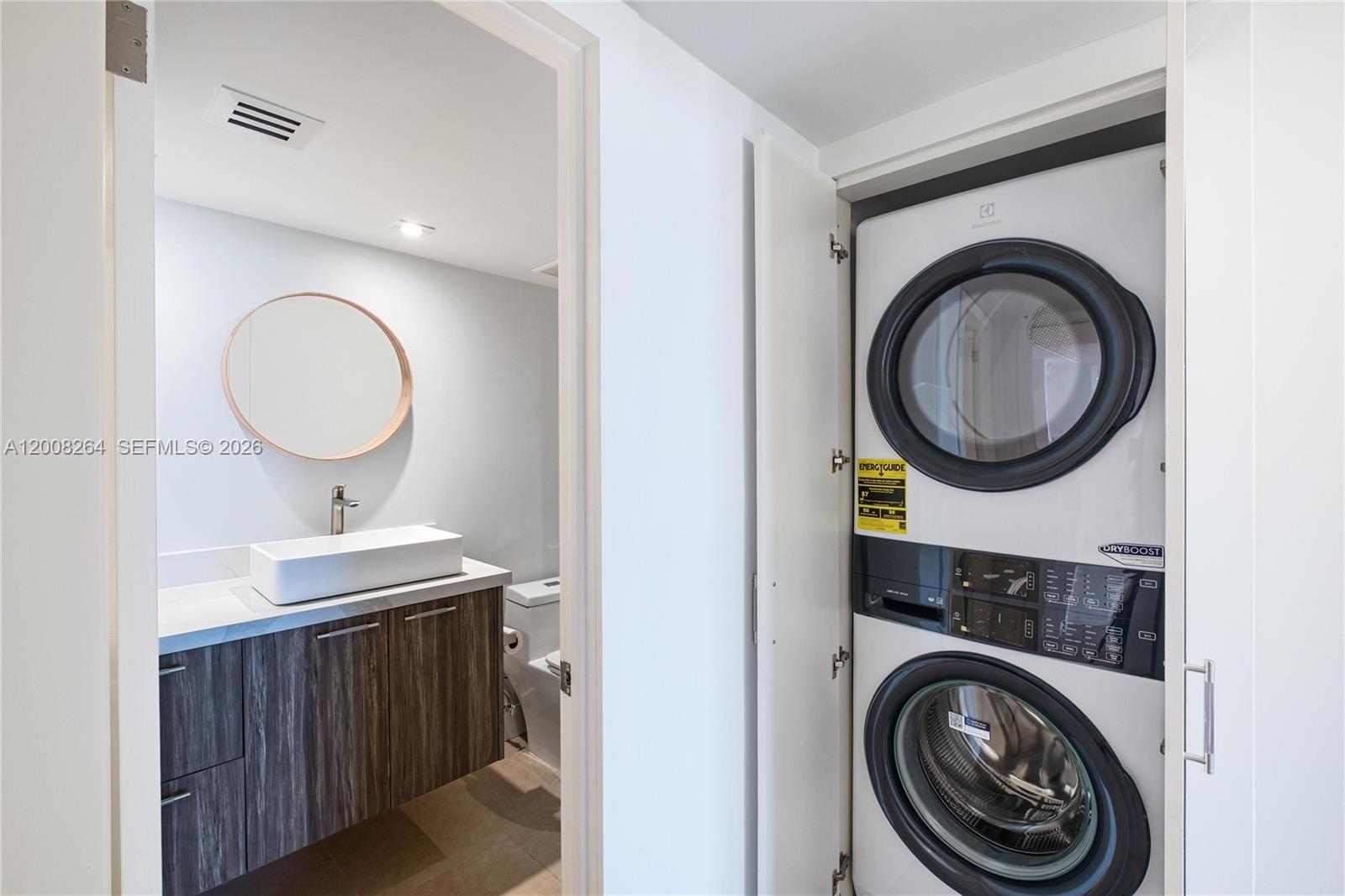 TOWERS OF QUAYSIDE CONDO - Residential