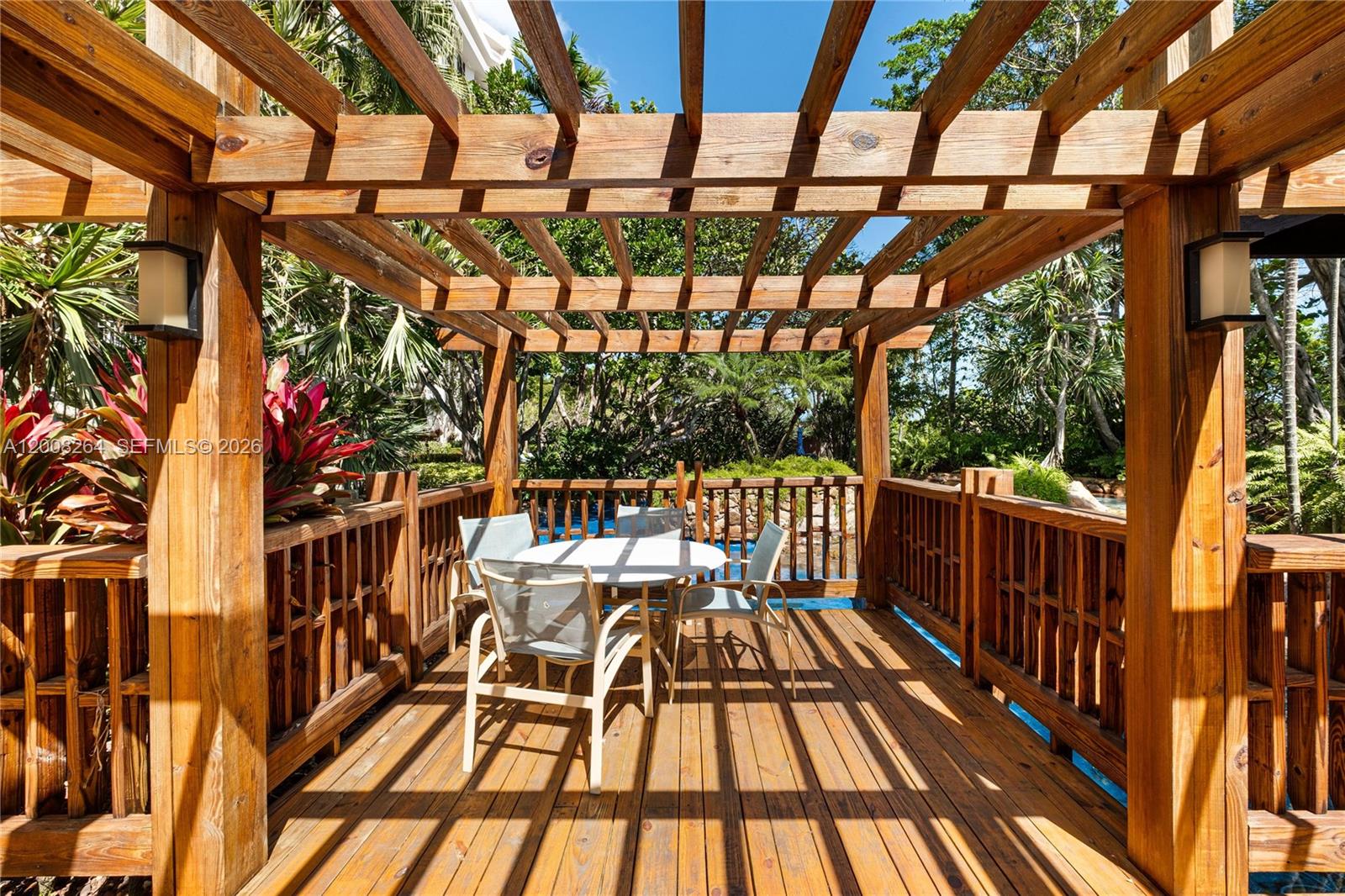 TOWERS OF QUAYSIDE CONDO - Residential