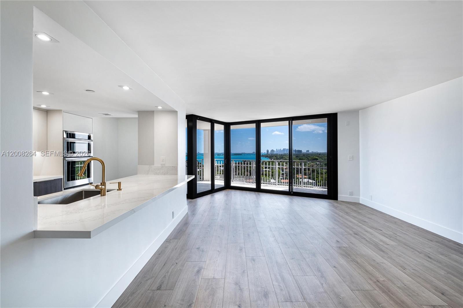 TOWERS OF QUAYSIDE CONDO - Residential