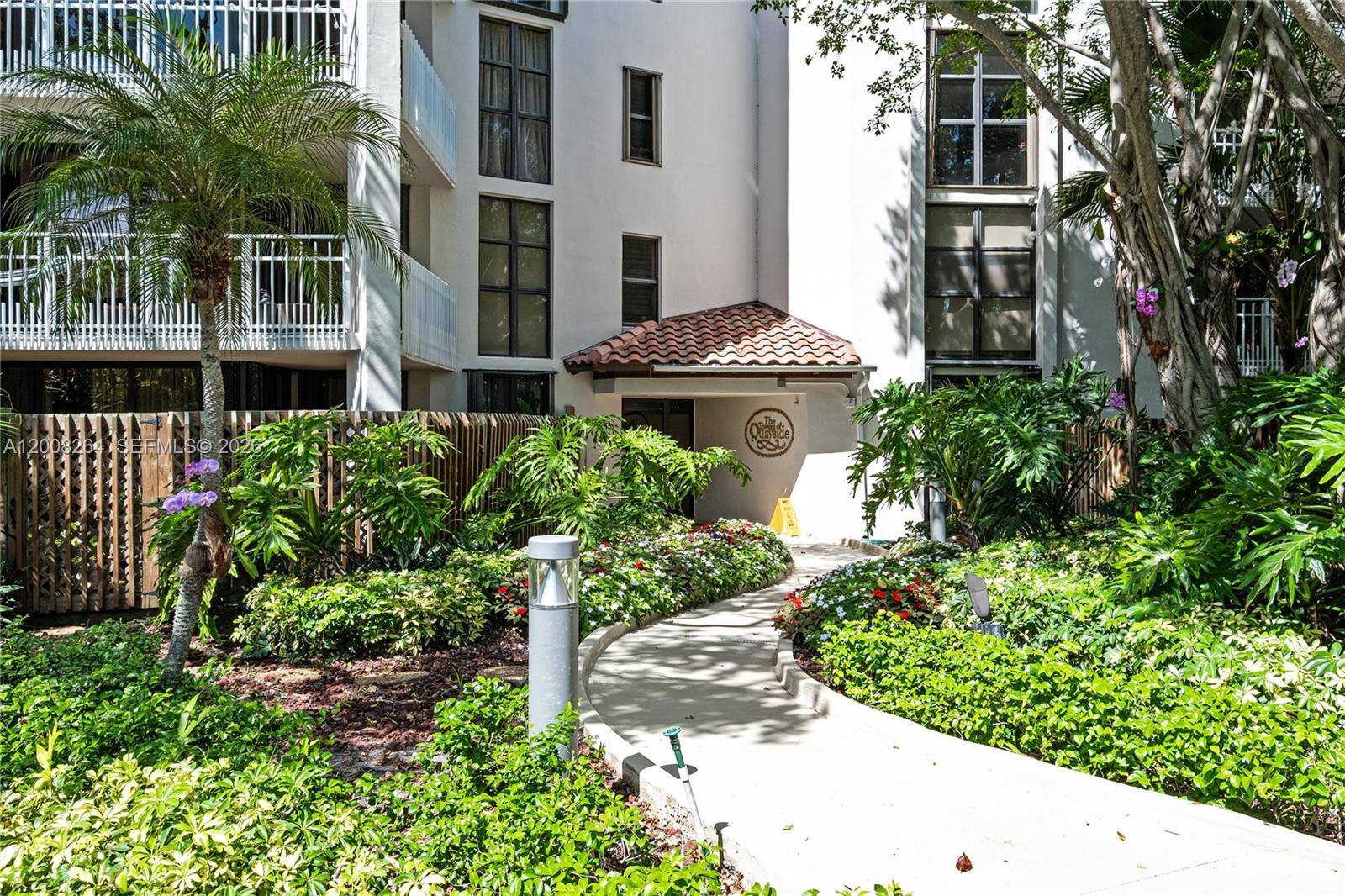 TOWERS OF QUAYSIDE CONDO - Residential