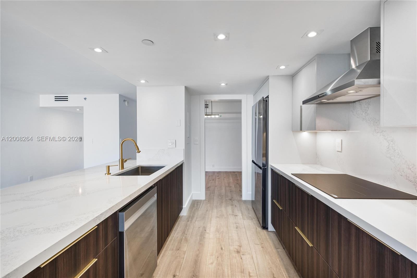 TOWERS OF QUAYSIDE CONDO - Residential