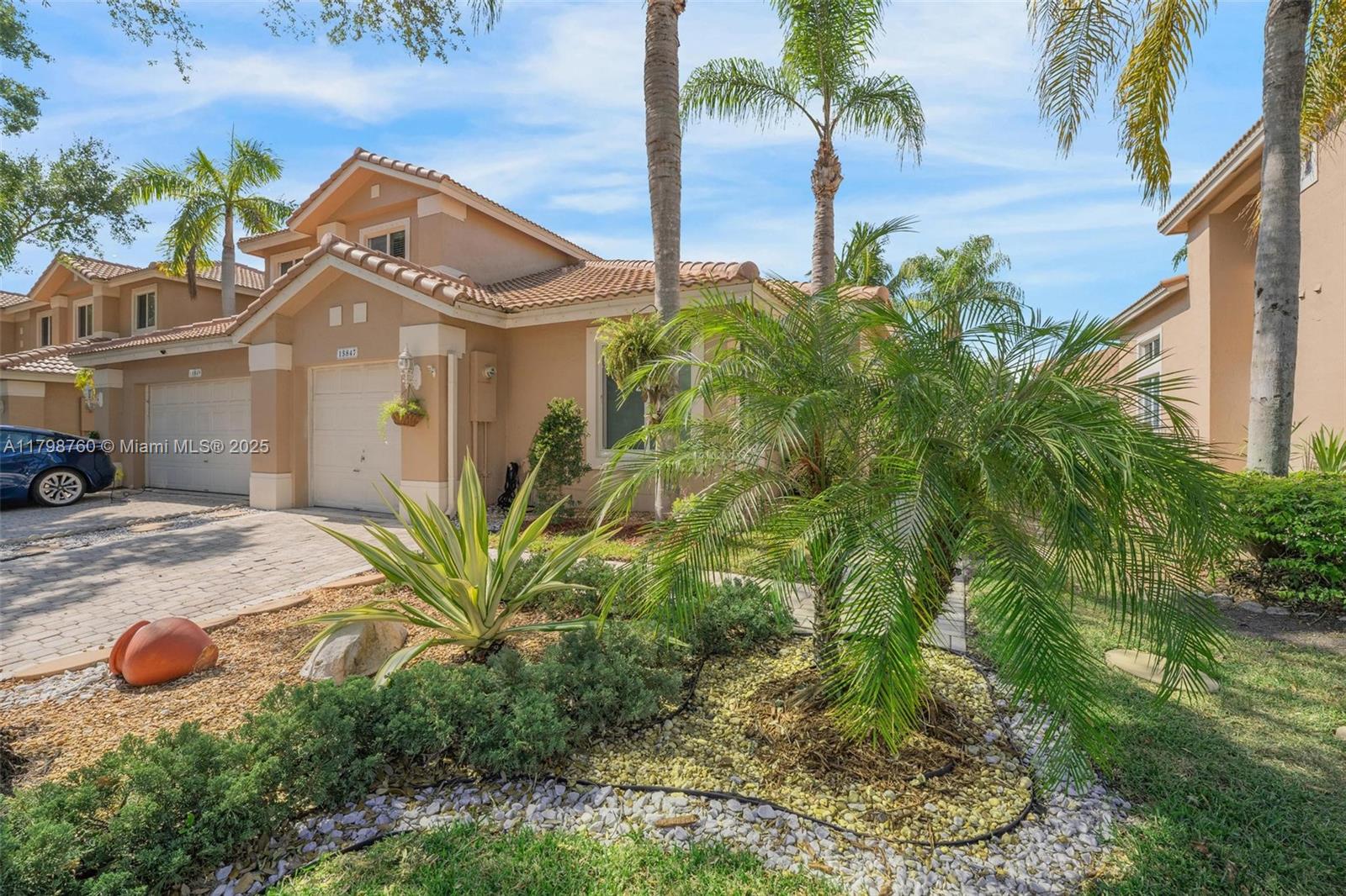 15847 Sw 12th St 15847, Pembroke Pines, Miami-Dade County, Florida - 3 Bedrooms  
2 Bathrooms - 