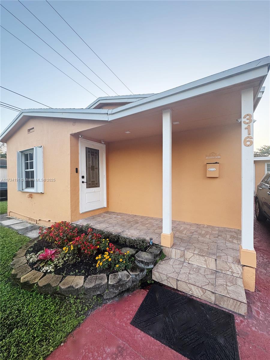 Property for Sale at 316 S 24th Ave, Hollywood, Broward County, Florida - Bedrooms: 3 
Bathrooms: 3  - $669,000