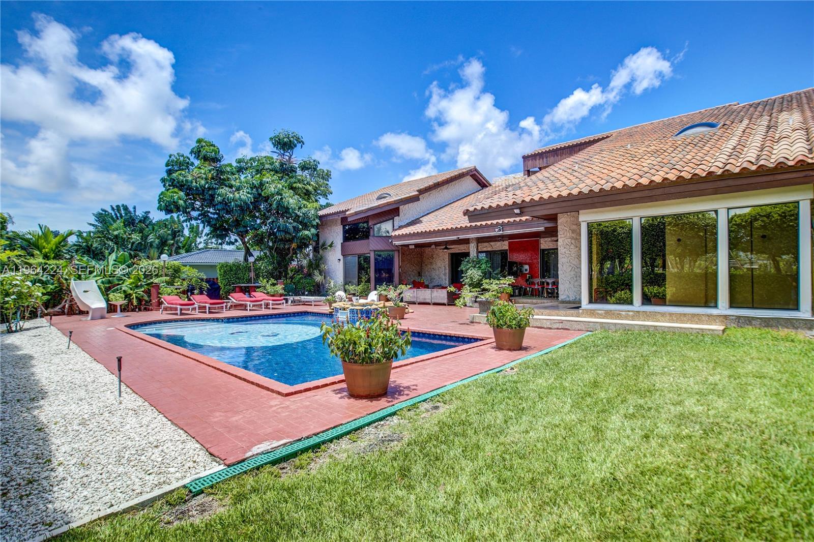 DIPLOMAT GOLF ESTATES - Residential