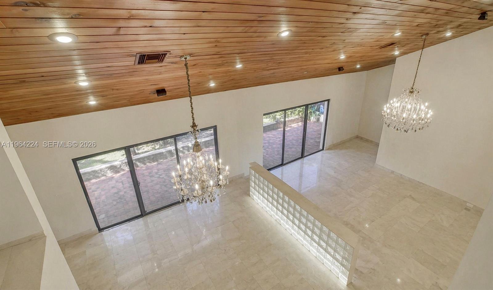 913 Diplomat Parkway