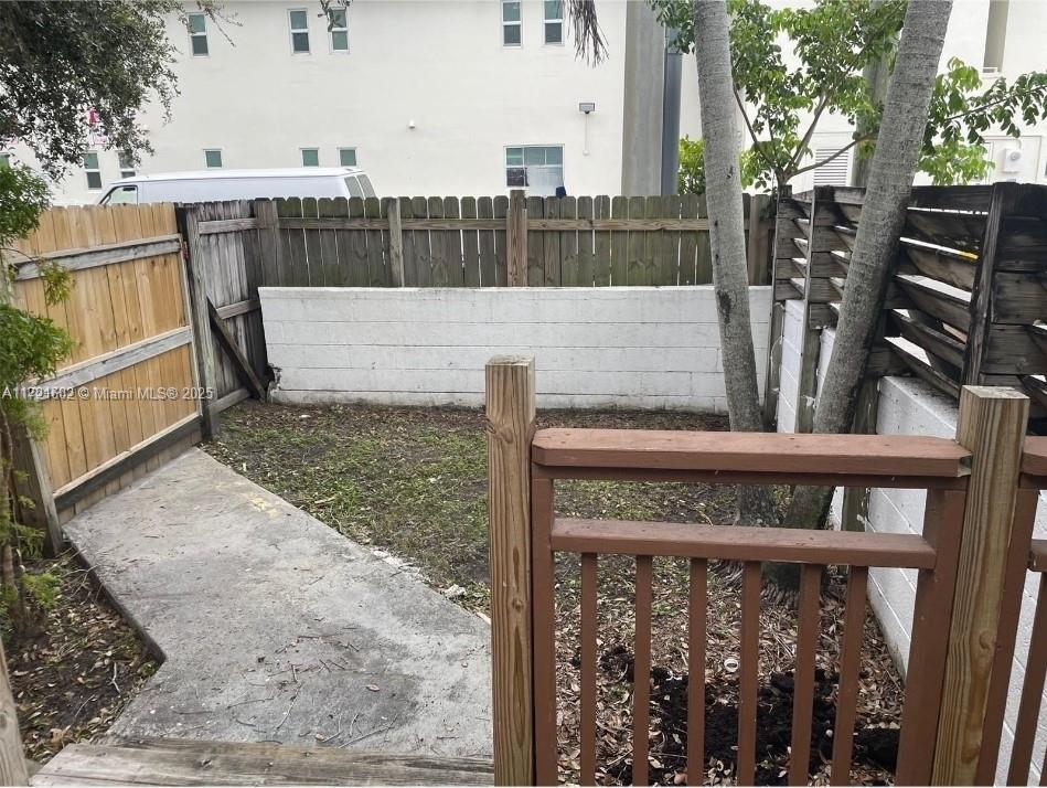 HOLLYWOOD - Residential Lease