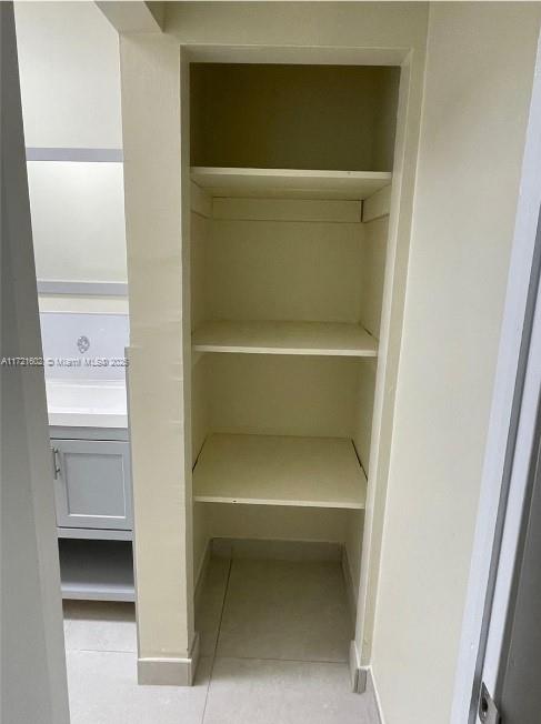 HOLLYWOOD - Residential Lease