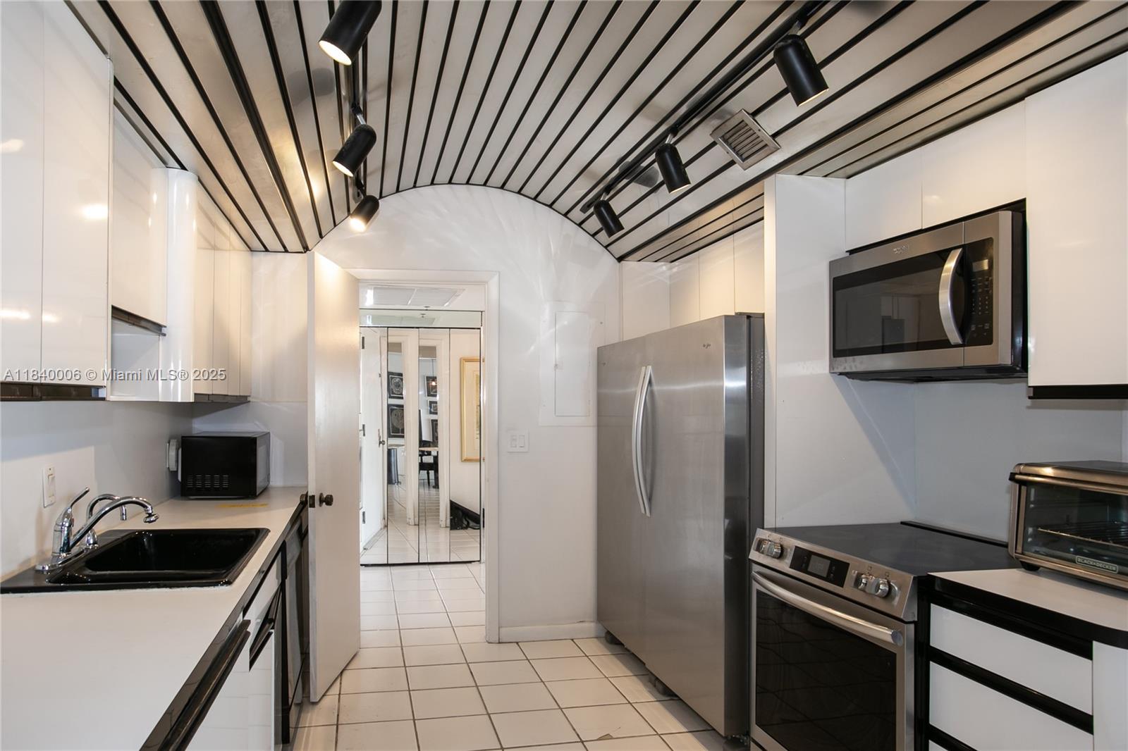 CRICKET CLUB CONDO - Residential