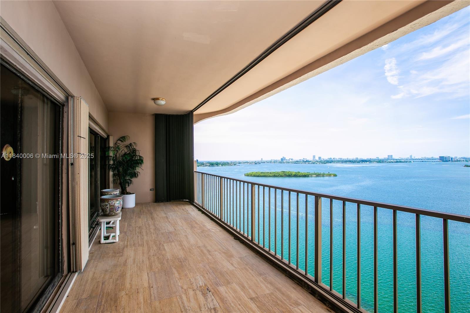 1800 NE 114th St PH06