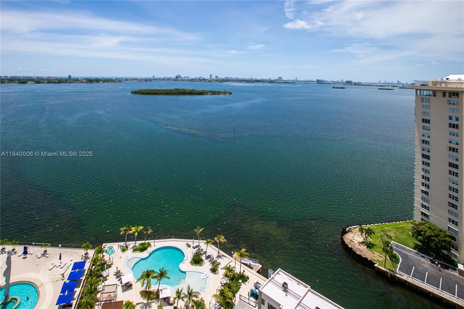 1800 NE 114th St PH06