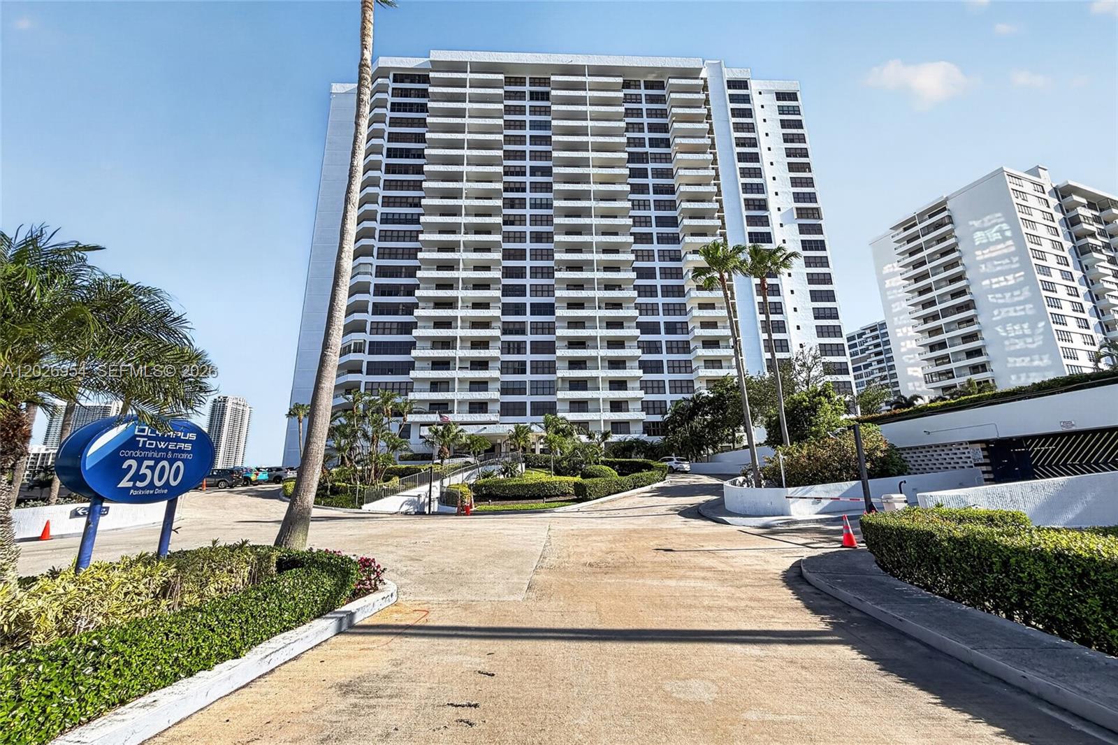 2500 Parkview Dr 1717, Hallandale Beach, FL, 33009/$365,000 2 2500 Parkview Dr 1717