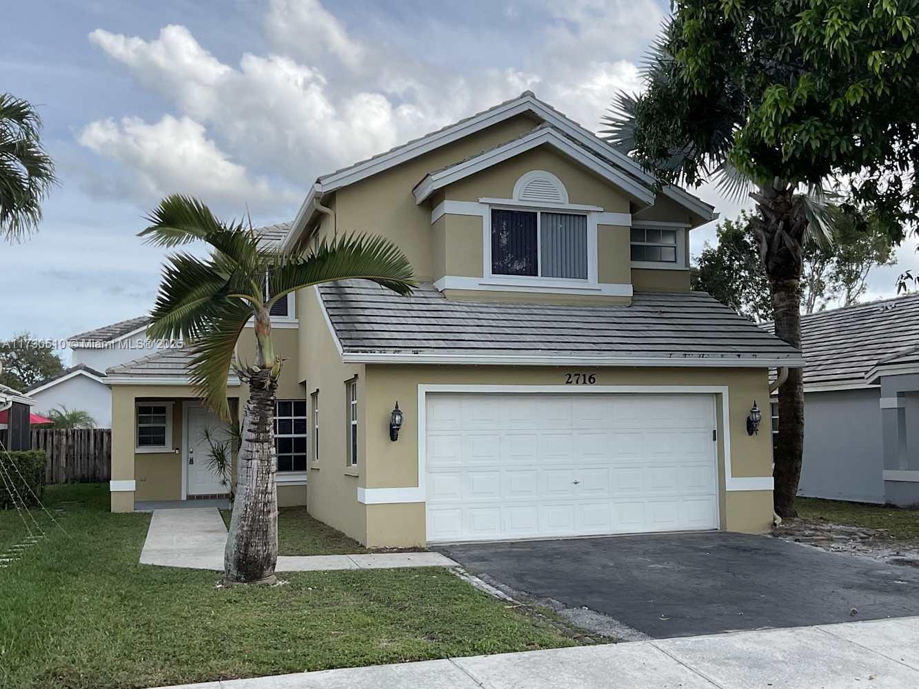 Rental Property at 2716 Arrowwood Ct, Davie, Broward County, Florida - Bedrooms: 3 
Bathrooms: 3  - $2,999 MO.