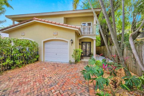 3273 Matilda St Miami FL 33133