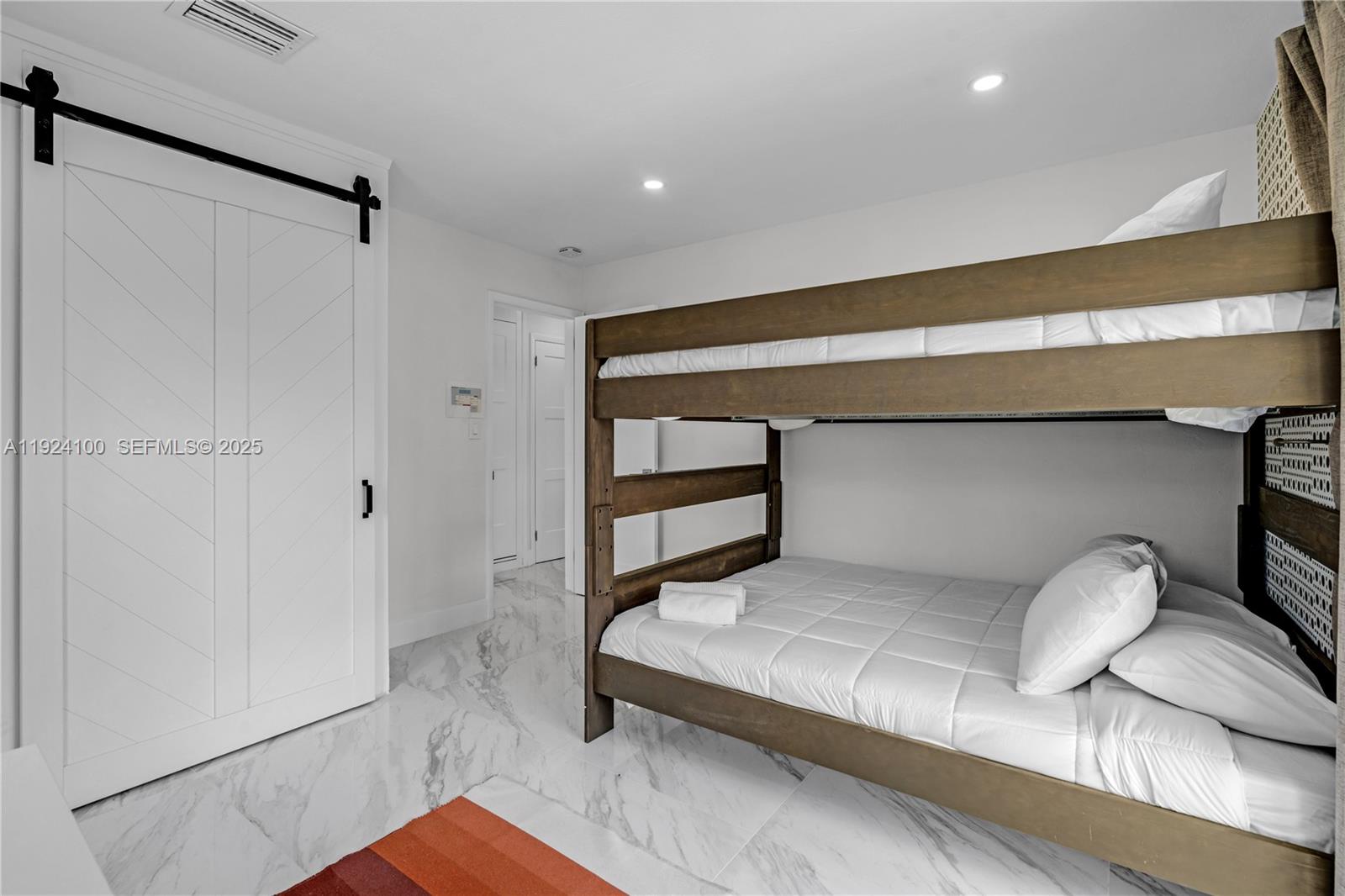 LAUDERDALE PARK 6-33 1/2 - Residential