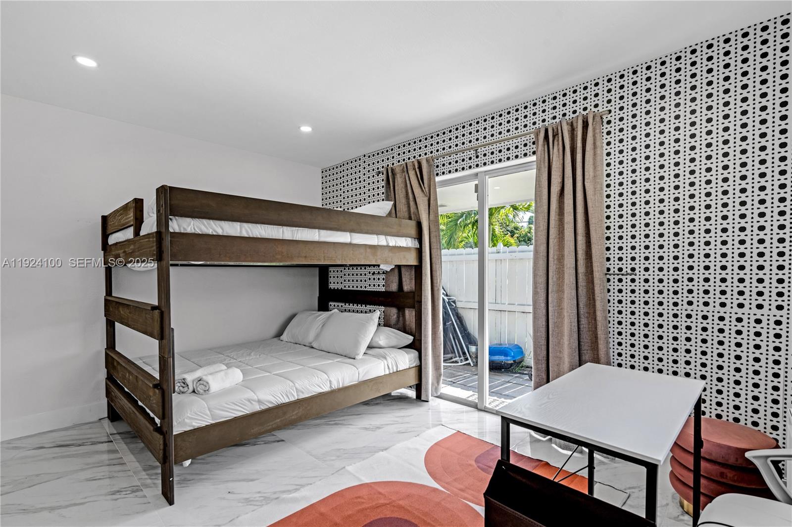 LAUDERDALE PARK 6-33 1/2 - Residential