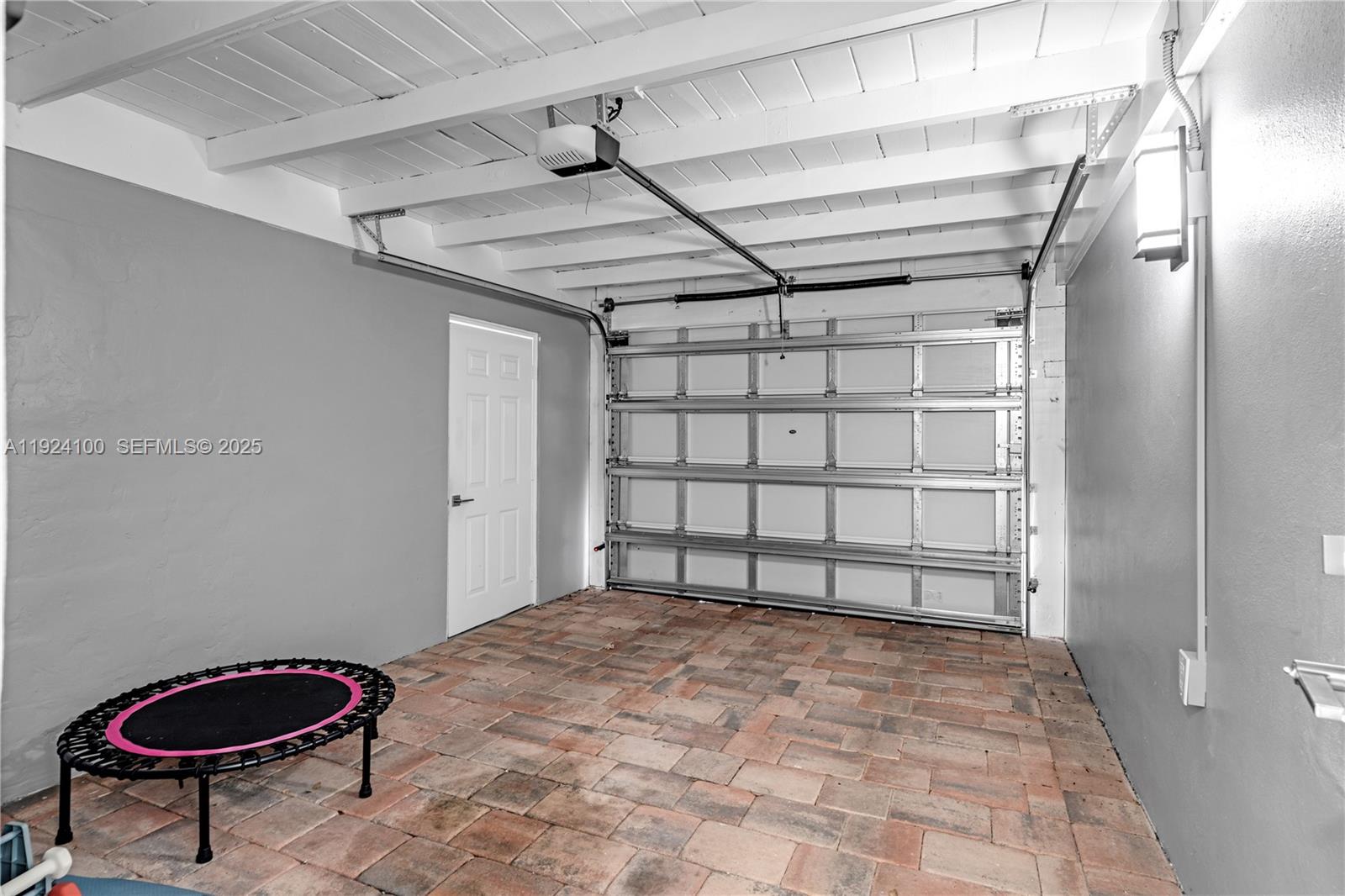 LAUDERDALE PARK 6-33 1/2 - Residential