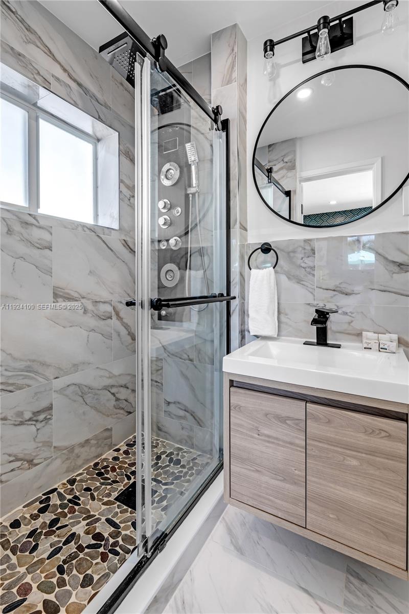 LAUDERDALE PARK 6-33 1/2 - Residential