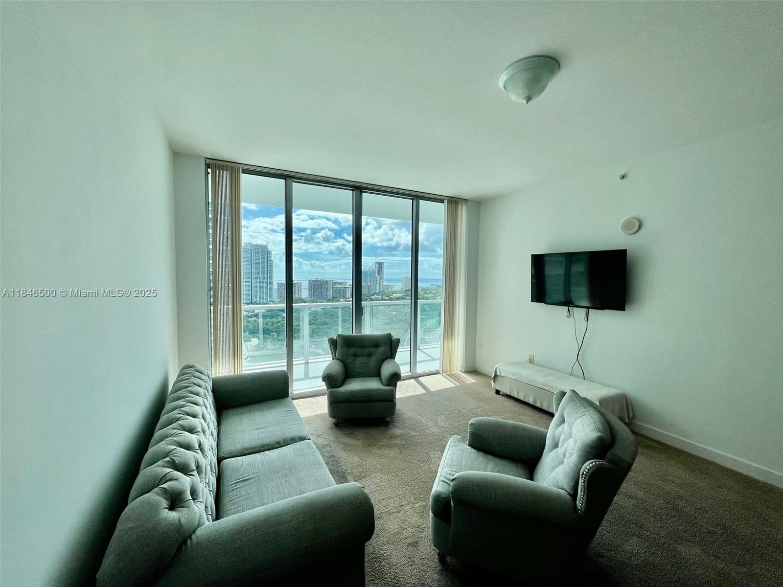 79 SW 12th St 3005