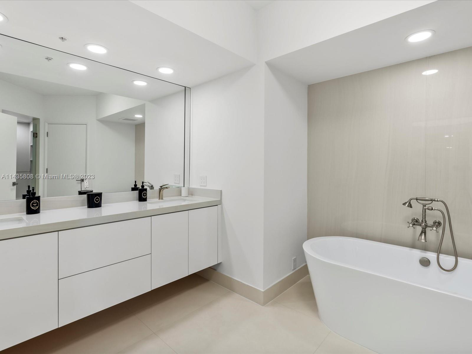 LAS OLAS RIVER HOUSE COND - Residential