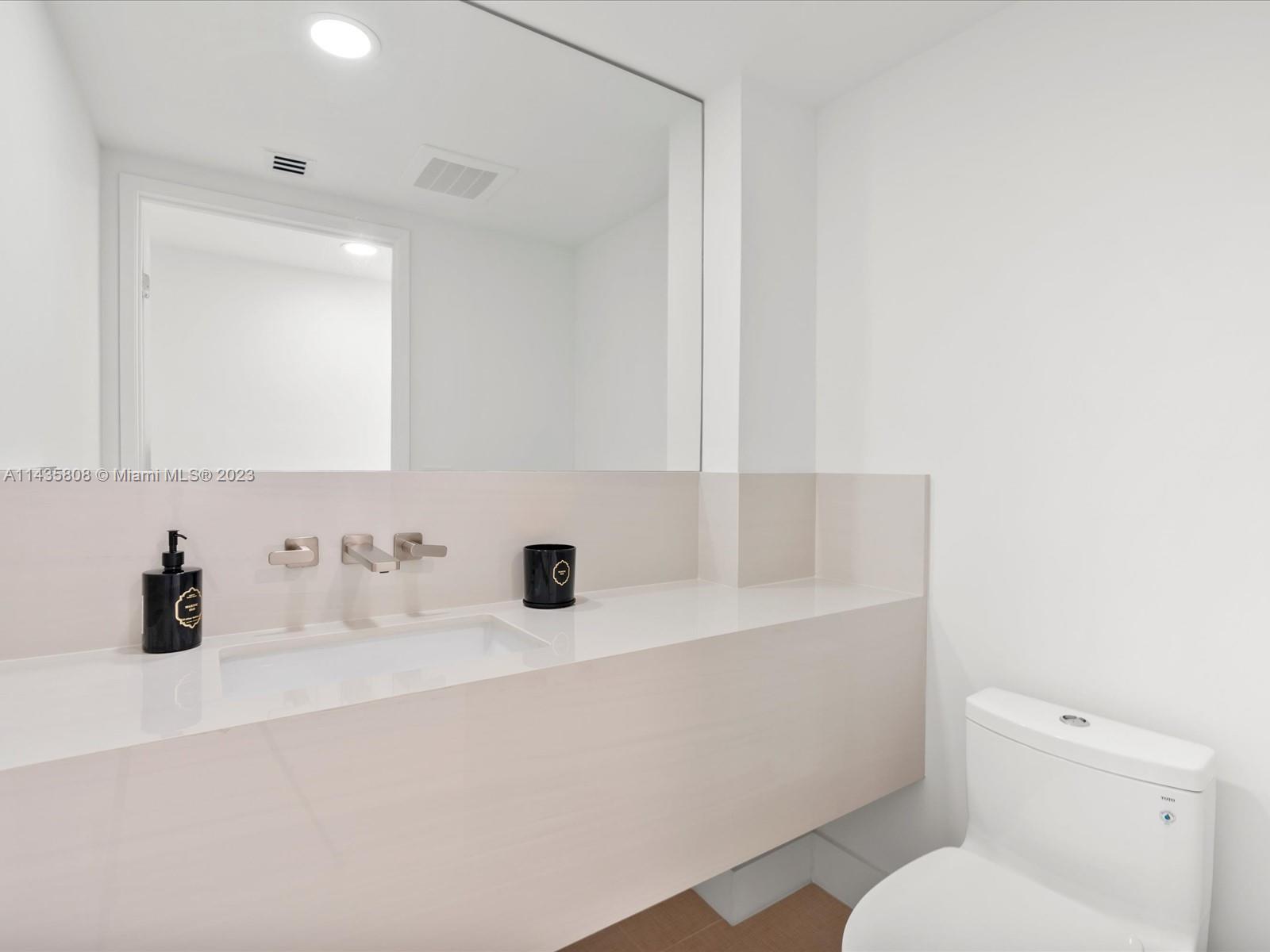 LAS OLAS RIVER HOUSE COND - Residential