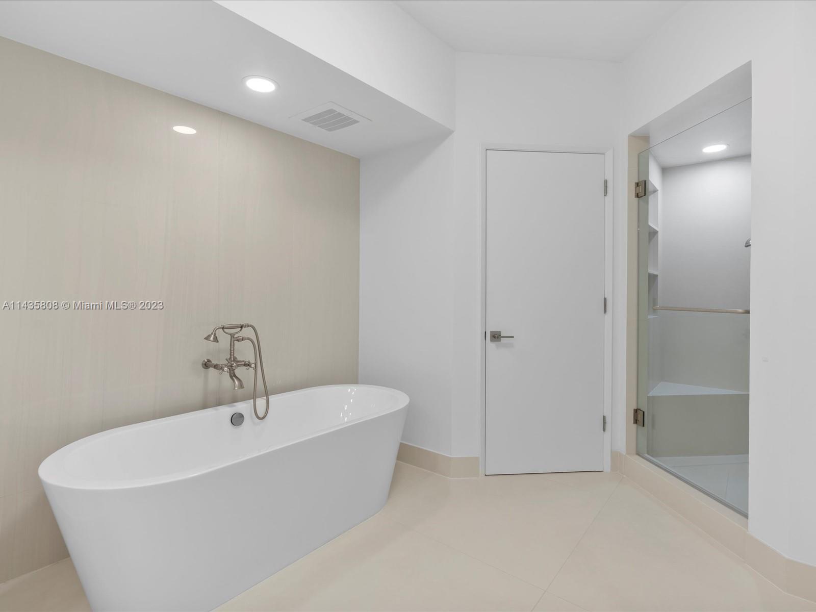 LAS OLAS RIVER HOUSE COND - Residential