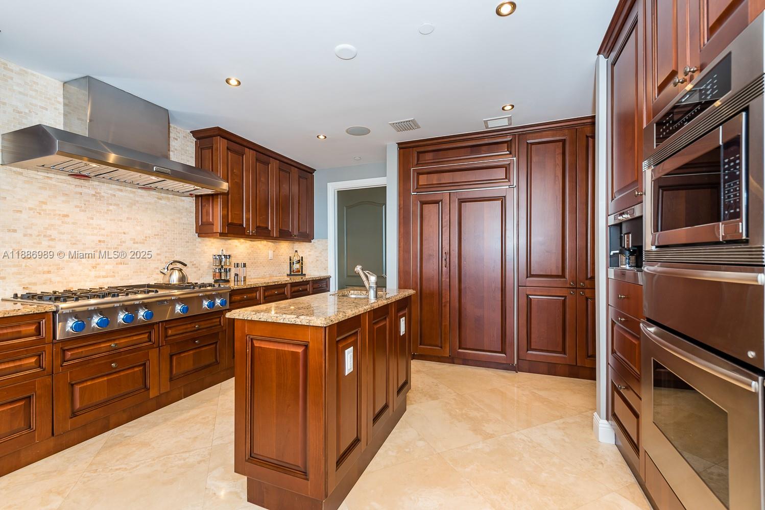 VILLAS OF POSITANO CONDO - Residential Lease