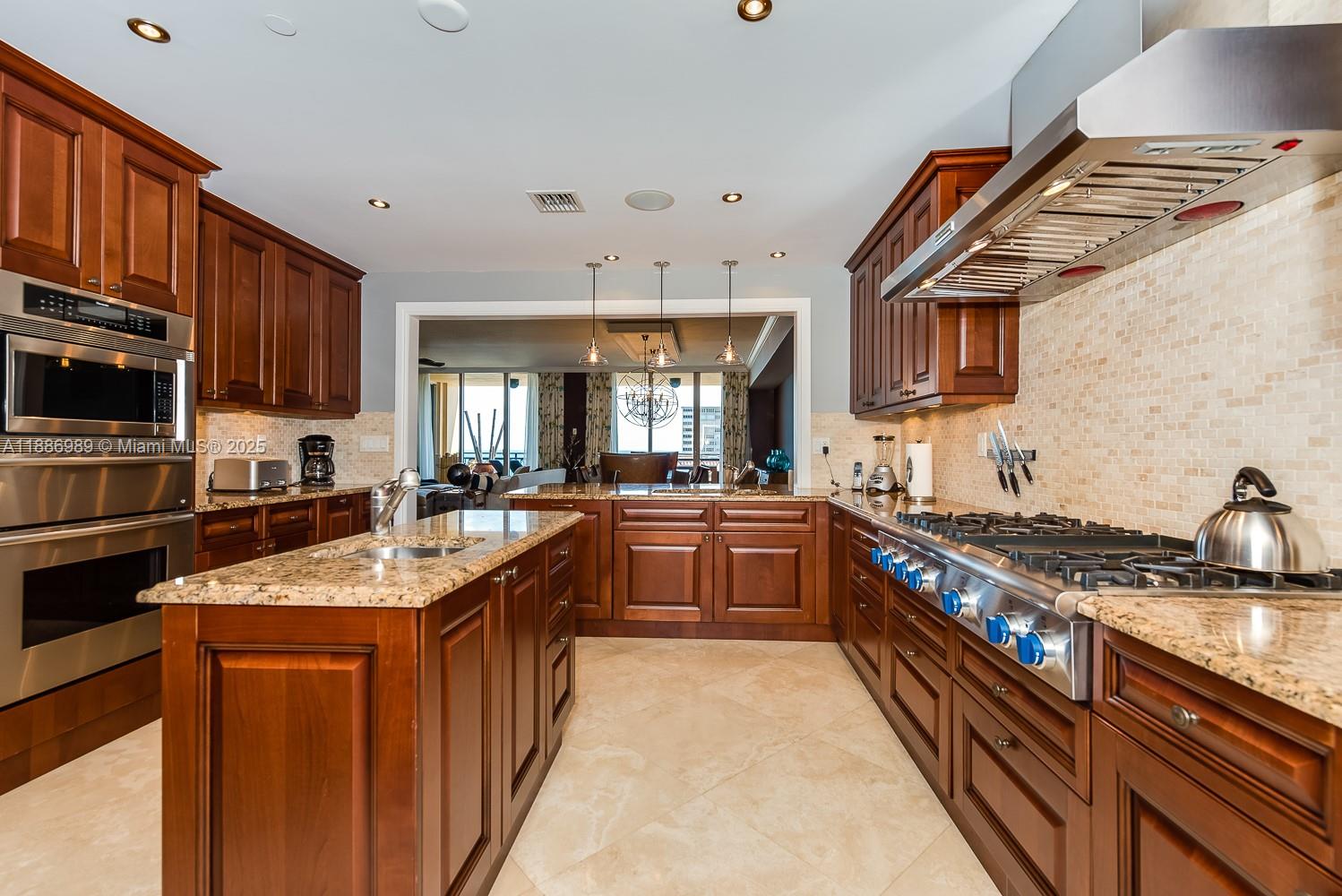 VILLAS OF POSITANO CONDO - Residential Lease