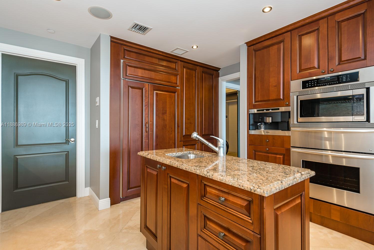 VILLAS OF POSITANO CONDO - Residential Lease