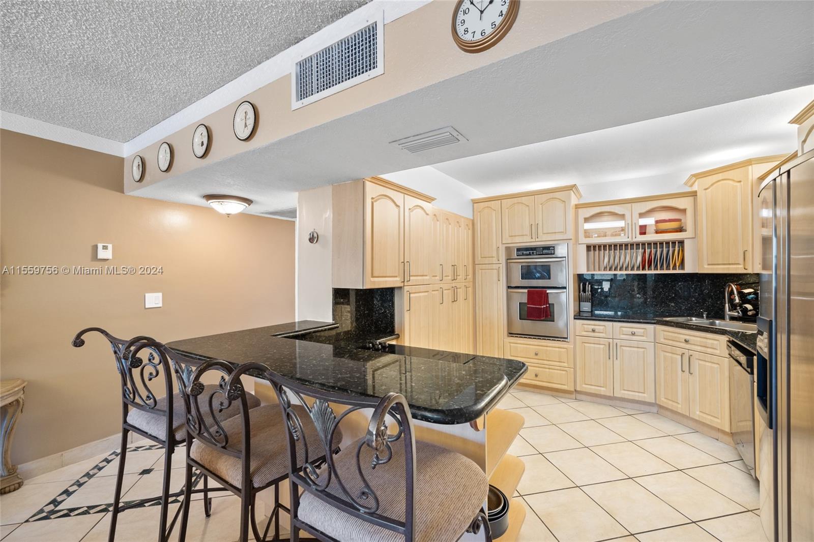 SEA AIR TOWERS CONDO - Residential Lease