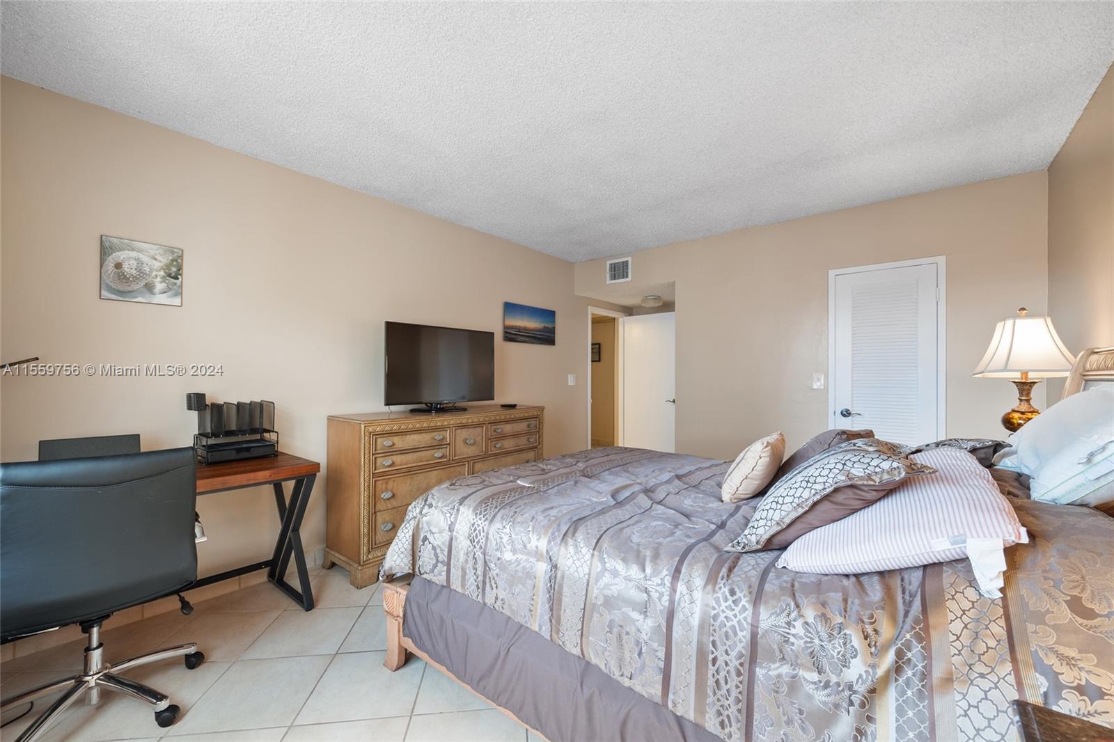 SEA AIR TOWERS CONDO - Residential Lease