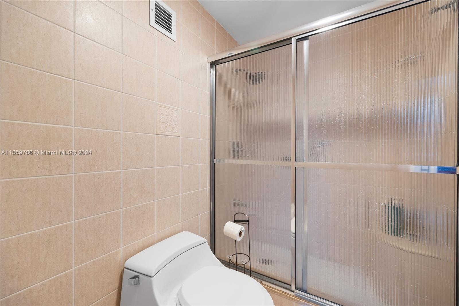 SEA AIR TOWERS CONDO - Residential Lease