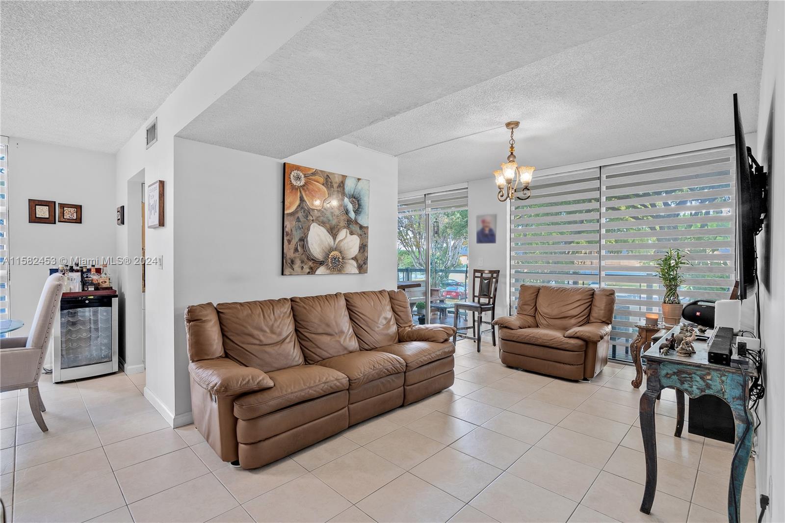 11750 Sw 18th St 230-1, Miami, Broward County, Florida - 4 Bedrooms  
2 Bathrooms - 