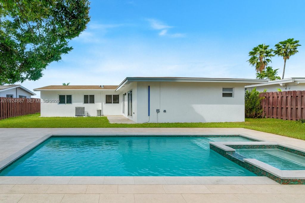 Photo of 1520 NE 14th Ter #., Fort Lauderdale, FL 33304 (MLS # A11924687)