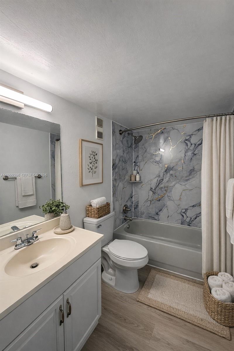 LOS ARBOLES CONDO - Residential