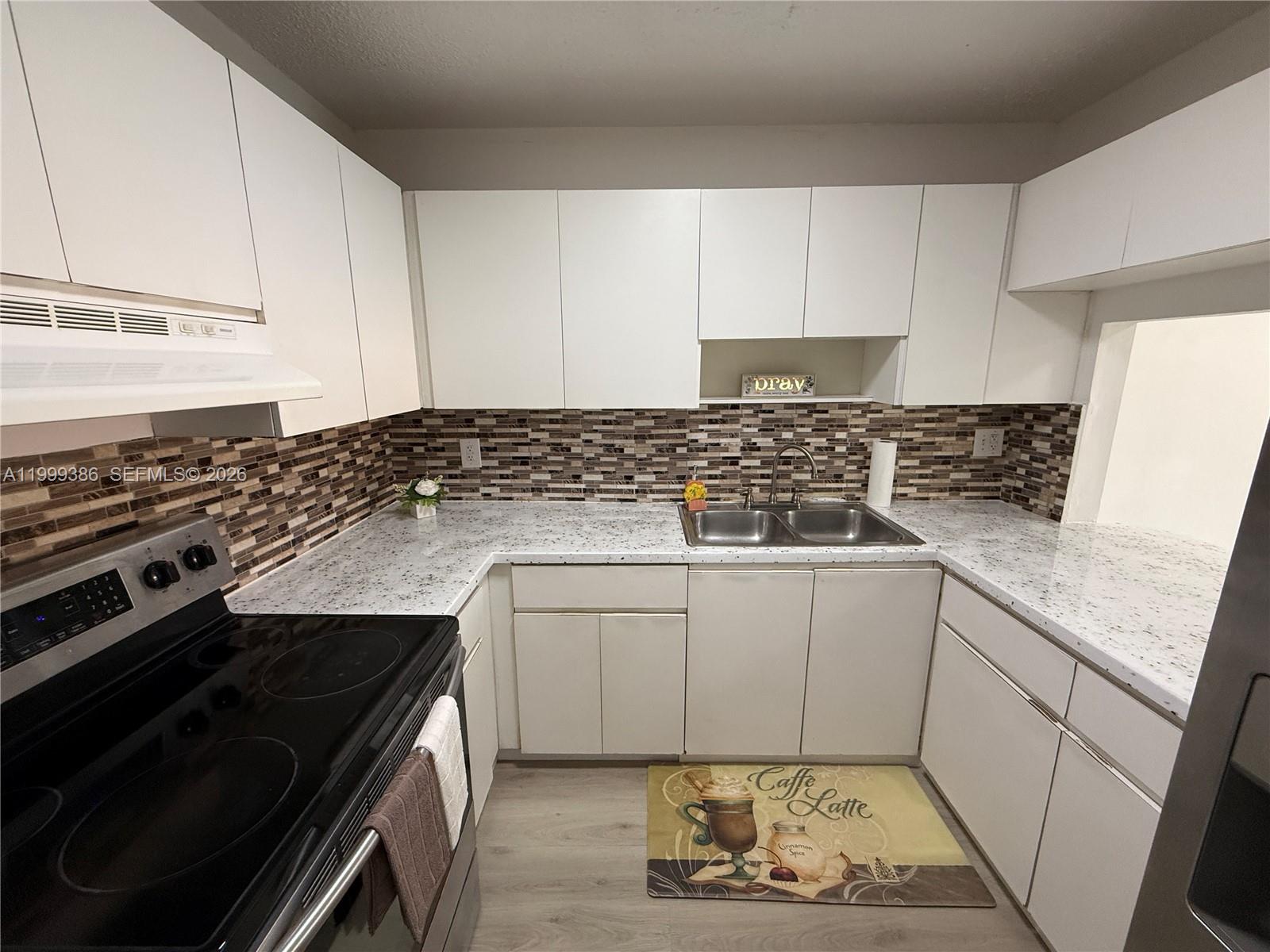 LOS ARBOLES CONDO - Residential