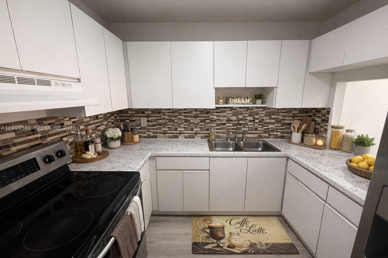 LOS ARBOLES CONDO - Residential