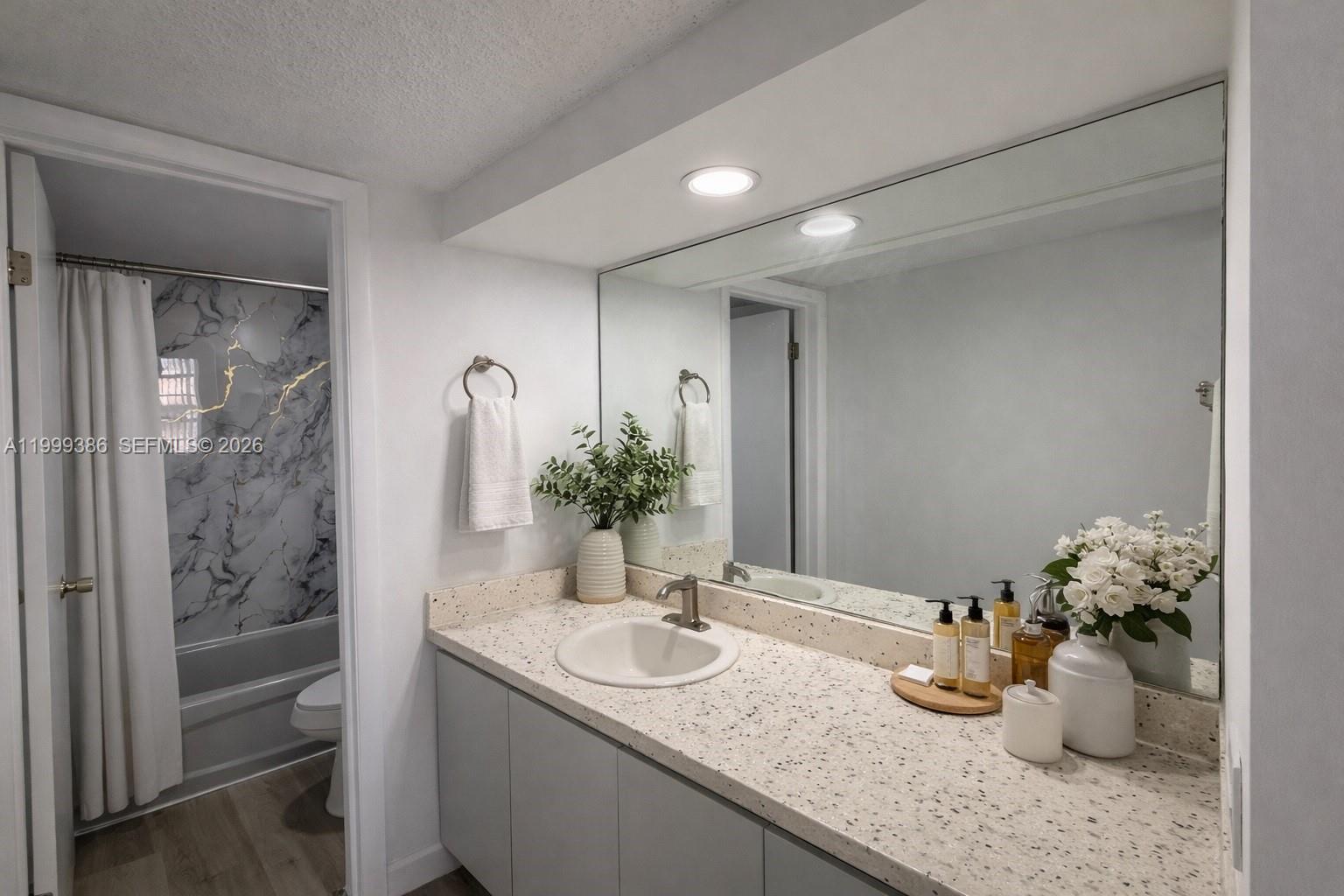 LOS ARBOLES CONDO - Residential