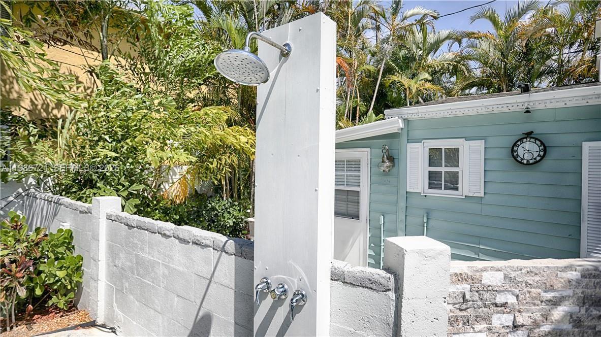 PETITE - Residential Lease