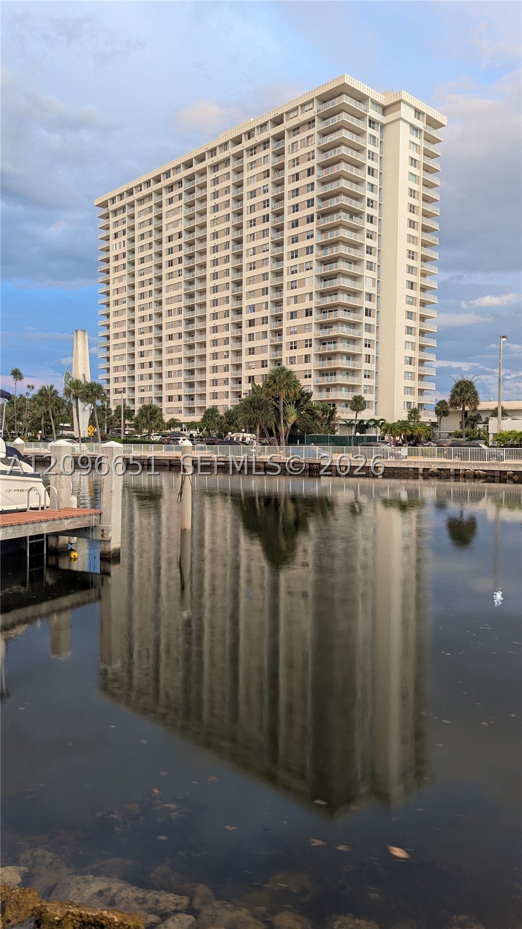 300 Bayview Dr 206
