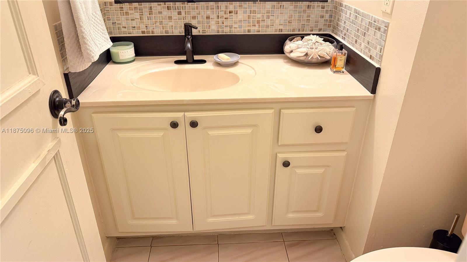 ADMIRALS PORT CONDO EAST - Residential