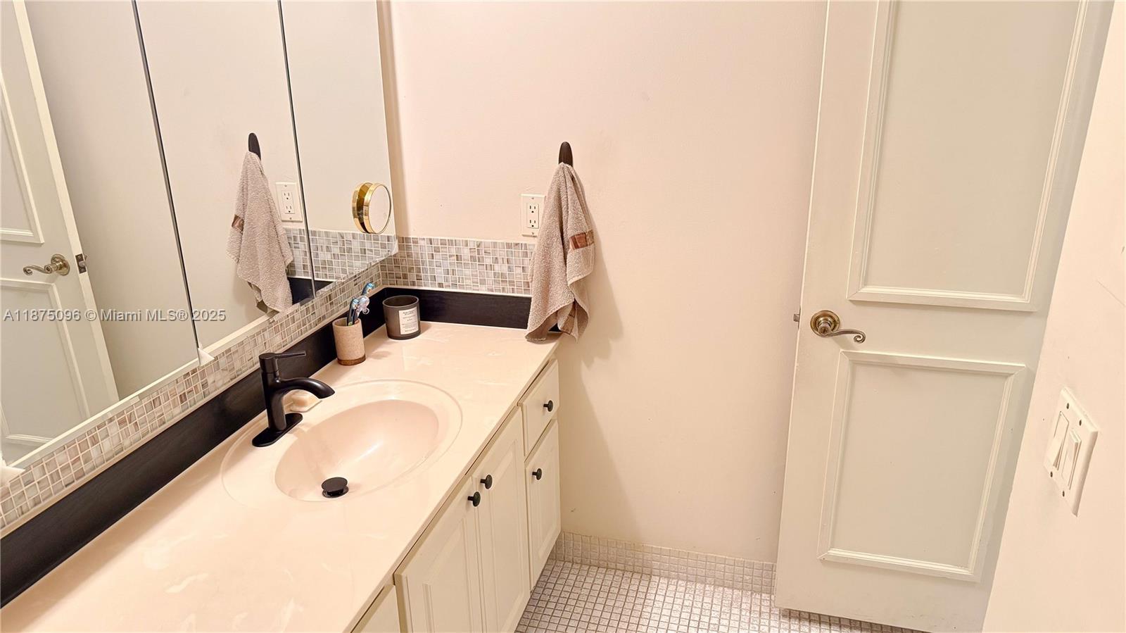 ADMIRALS PORT CONDO EAST - Residential