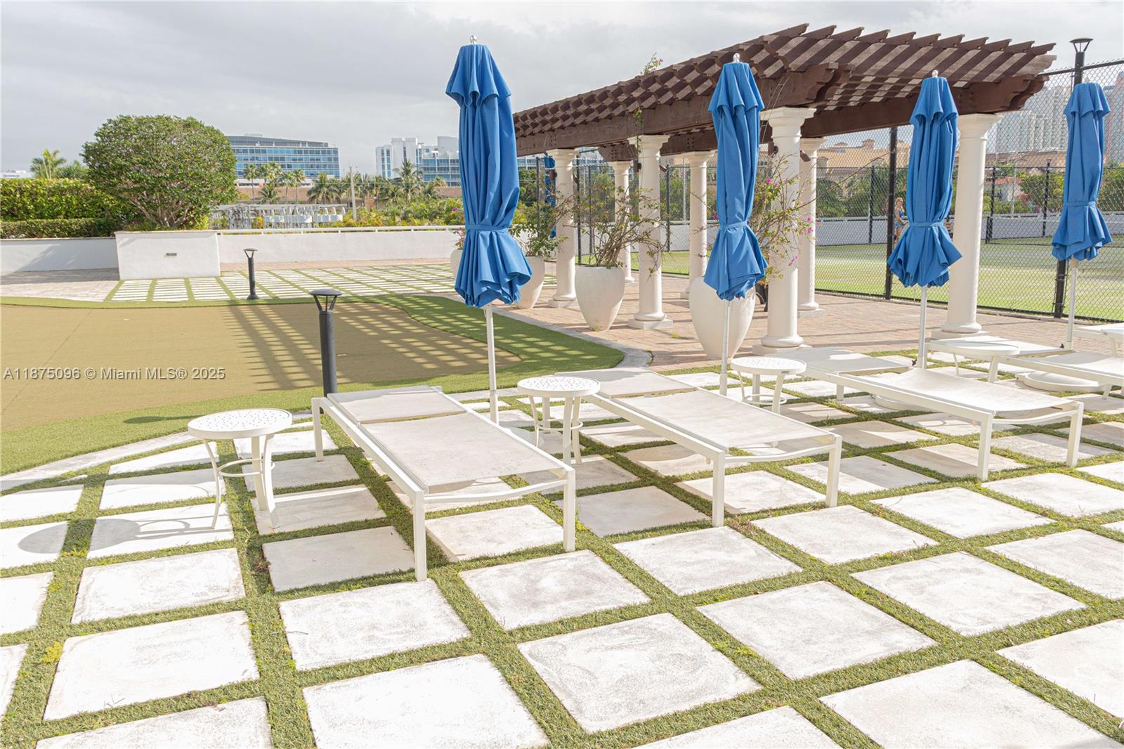 ADMIRALS PORT CONDO EAST - Residential