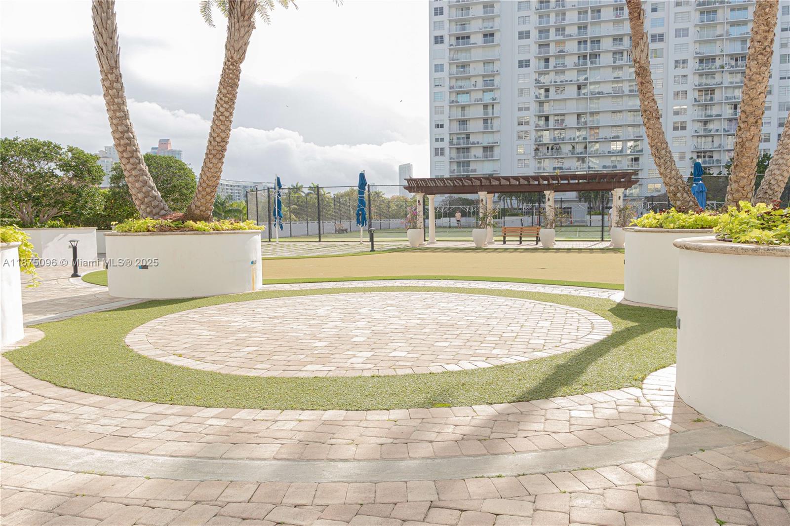 ADMIRALS PORT CONDO EAST - Residential