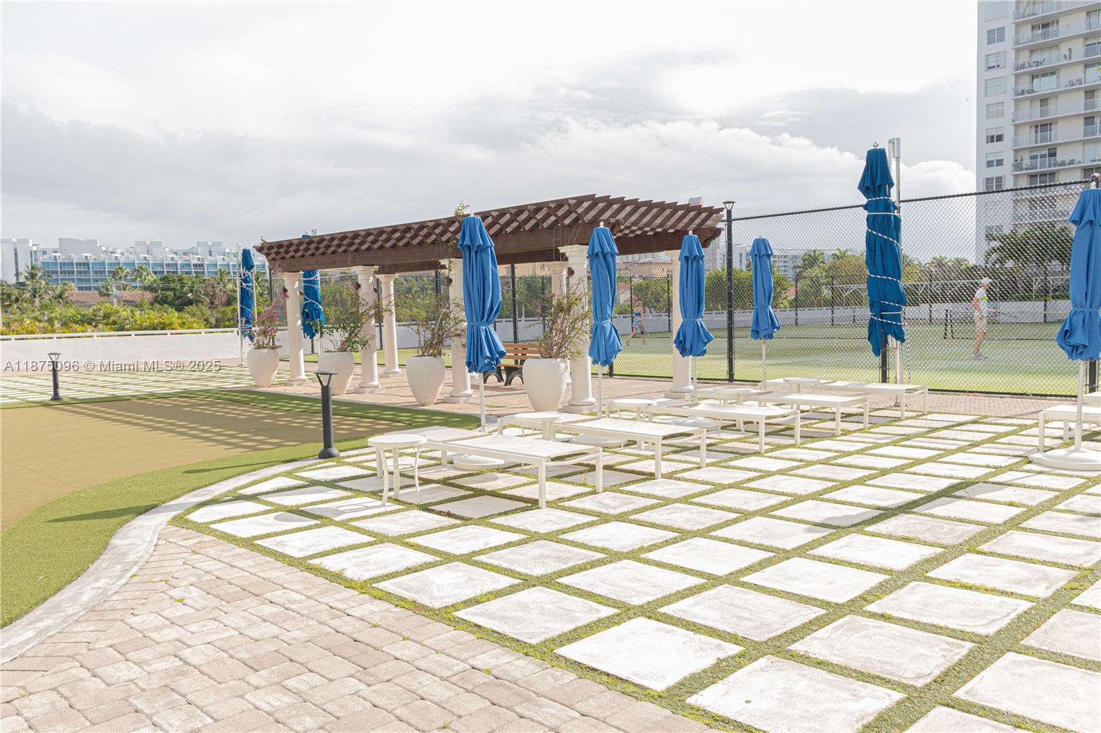 ADMIRALS PORT CONDO EAST - Residential