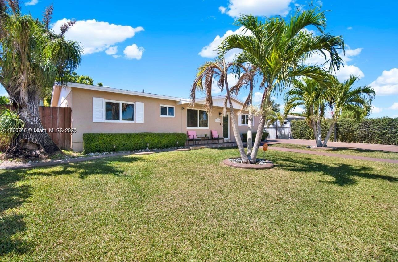 House for rent with 4 bedroom and 2 bathroom, impact windows and doors throughout, big backyard completely fenced, plus ample parking for multiple vehicles, pet friendly.