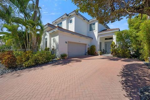 1615 NE 196th St Miami FL 33179